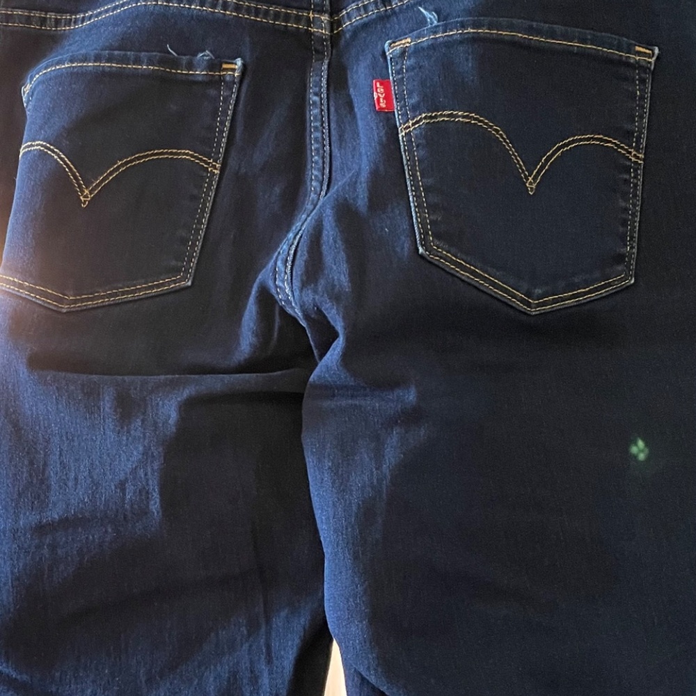 Levis - Picture 3 of 9